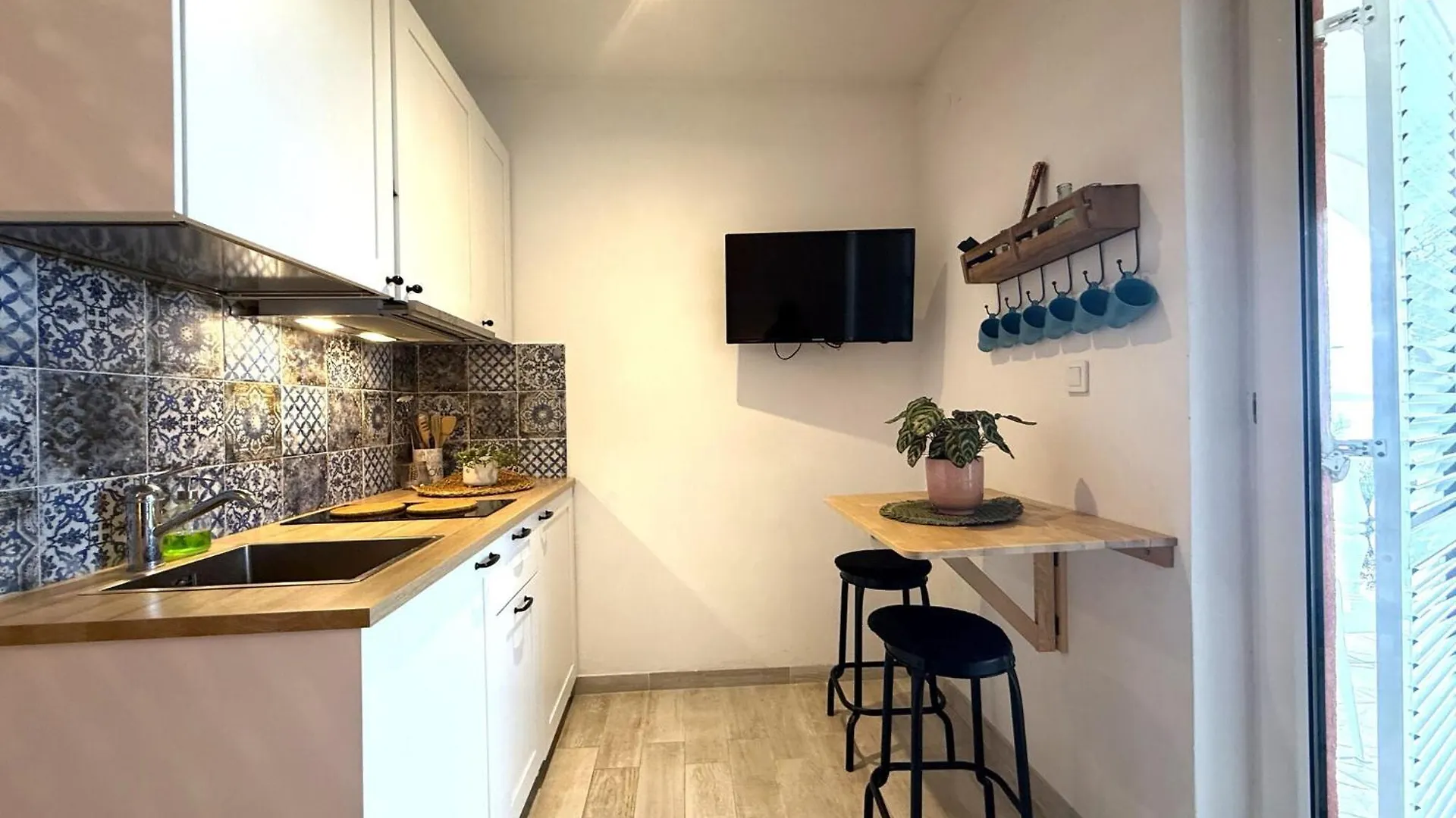 Residence Liveric Seafront 자톤 아파트